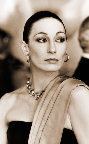 1985 (50th) Best Supporting Actress: Anjelica Huston